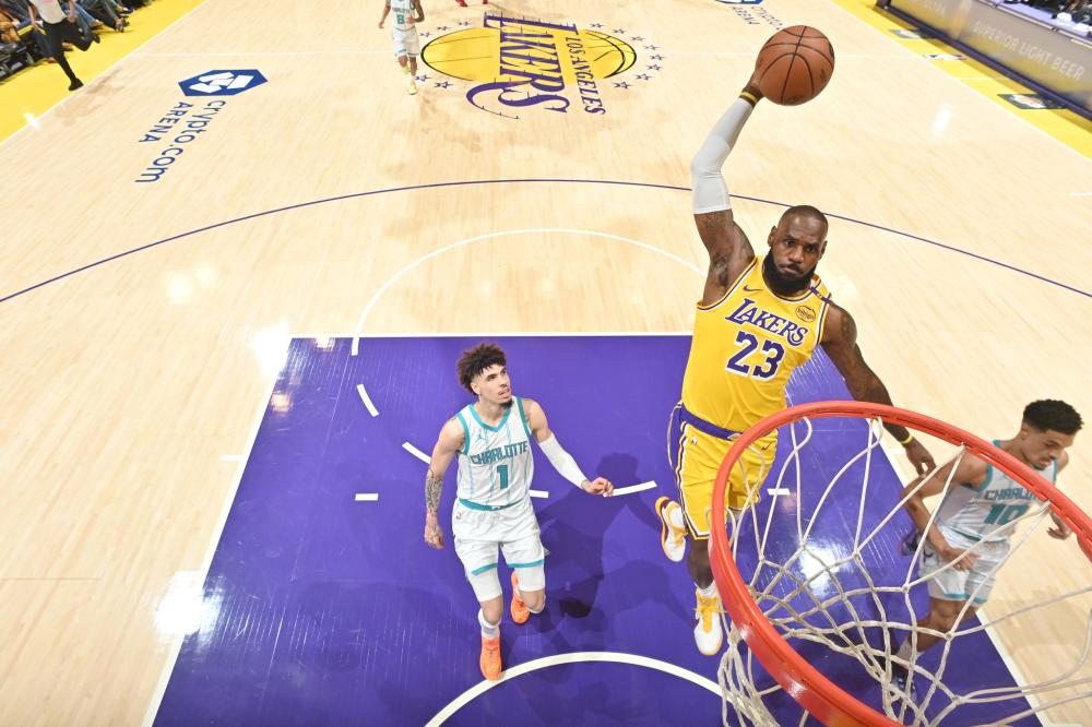 54岁瓜帅江郎才尽？造曼城近21年最差开局！2连败后狂抓头+不握手