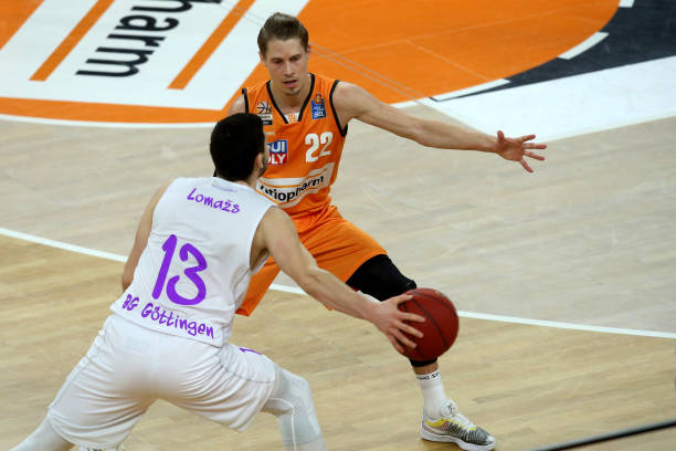 血战不敌＂超重＂对手！唐凯依旧还是世界冠军.