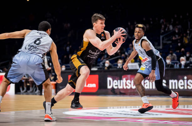 2亿欧顶级防线？利物浦刚绝杀就遭遇绝平，斯洛特何时才能下课